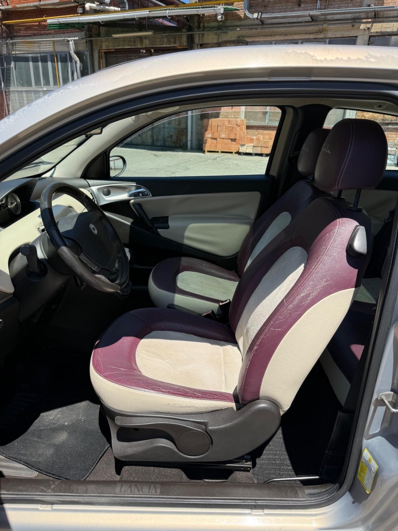 Lancia Ypsilon 1.4 Argento