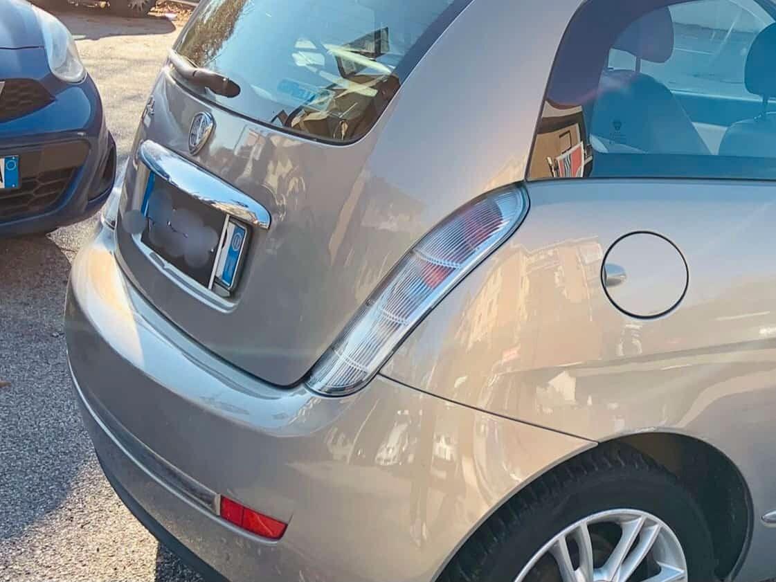 Lancia Ypsilon 1.2 69 CV 5 porte S&S Silver