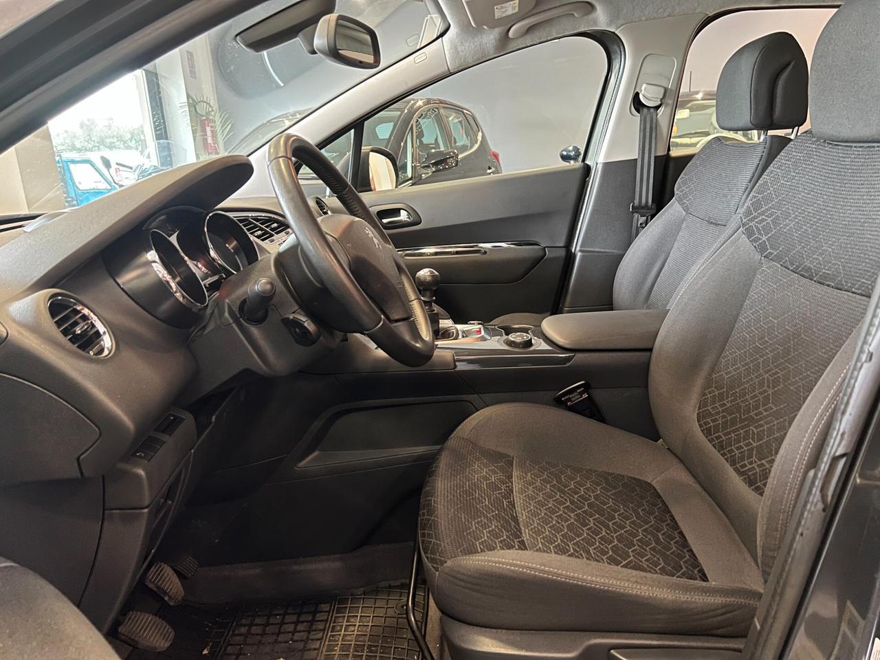 Peugeot 3008 1.6 HDi 115CV Allure