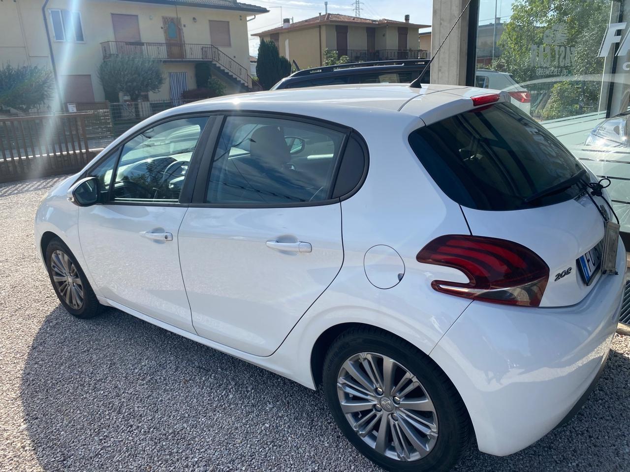 Peugeot 208 1.6 HDI 55kw NEOPATENTATI POCHI KM