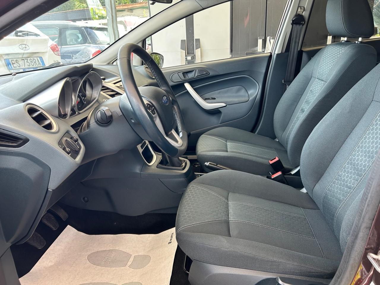 Ford Fiesta 1.6TDCi 5P *84000KM* TITANIUM