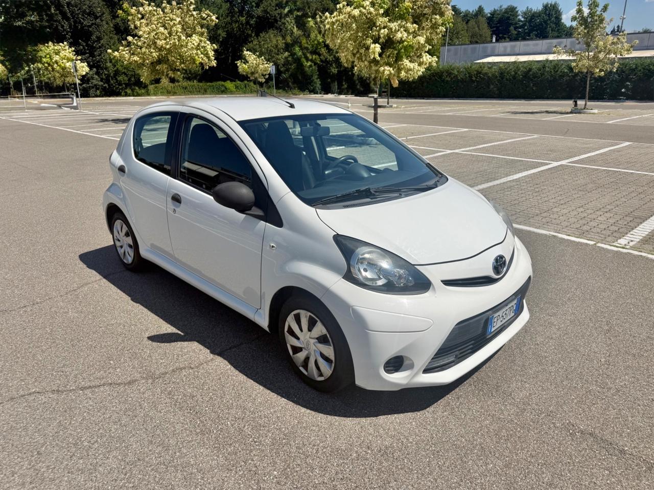 Toyota Aygo 1.0 12V VVT-i 5 porte 68Cv*Navi*Neopatentati