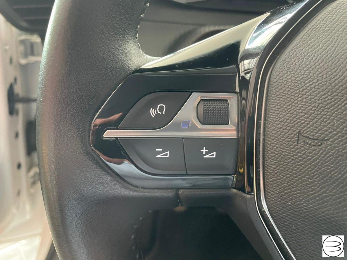 PEUGEOT - 208