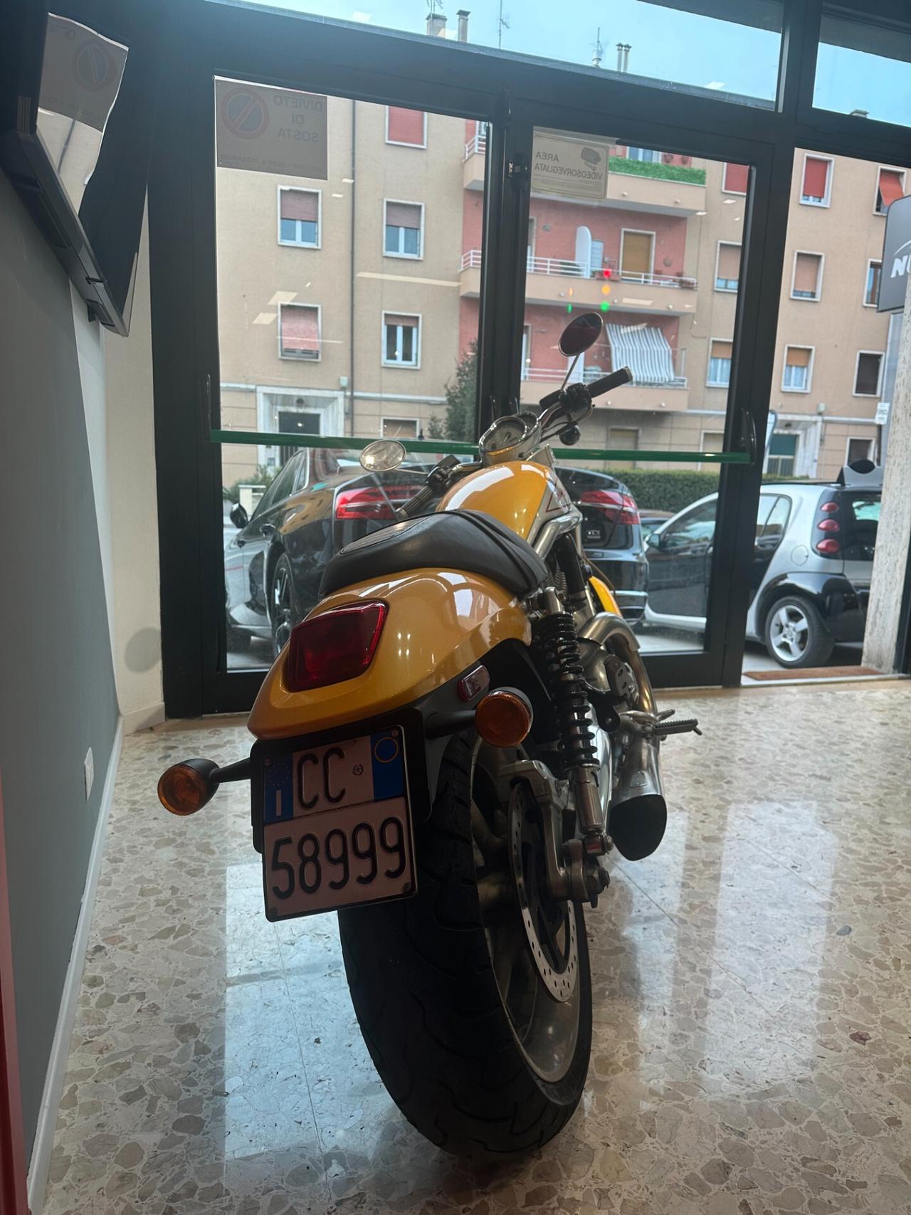 HARLEY-DAVIDSON V-ROD