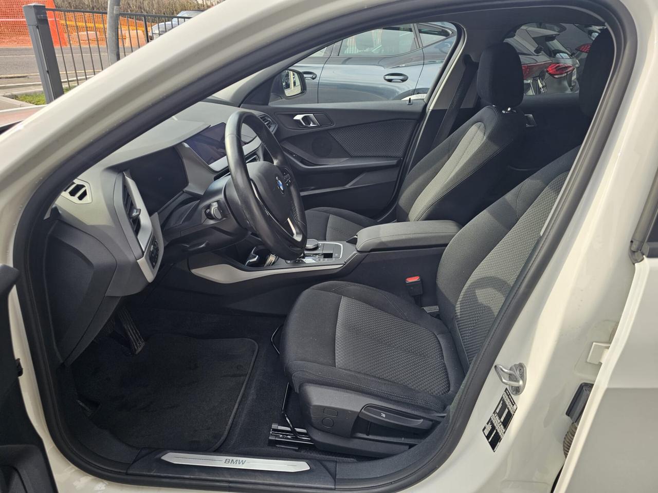 Bmw 116 116d 5p. Business Advantage