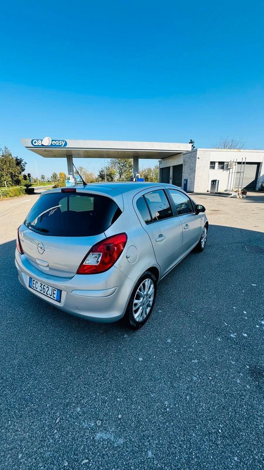 Opel Corsa 1.2 5 porte Club