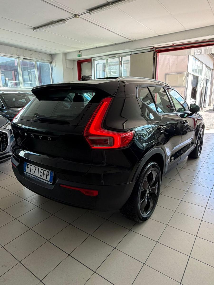 VOLVO - XC40 - D4 AWD Geartronic Momentum