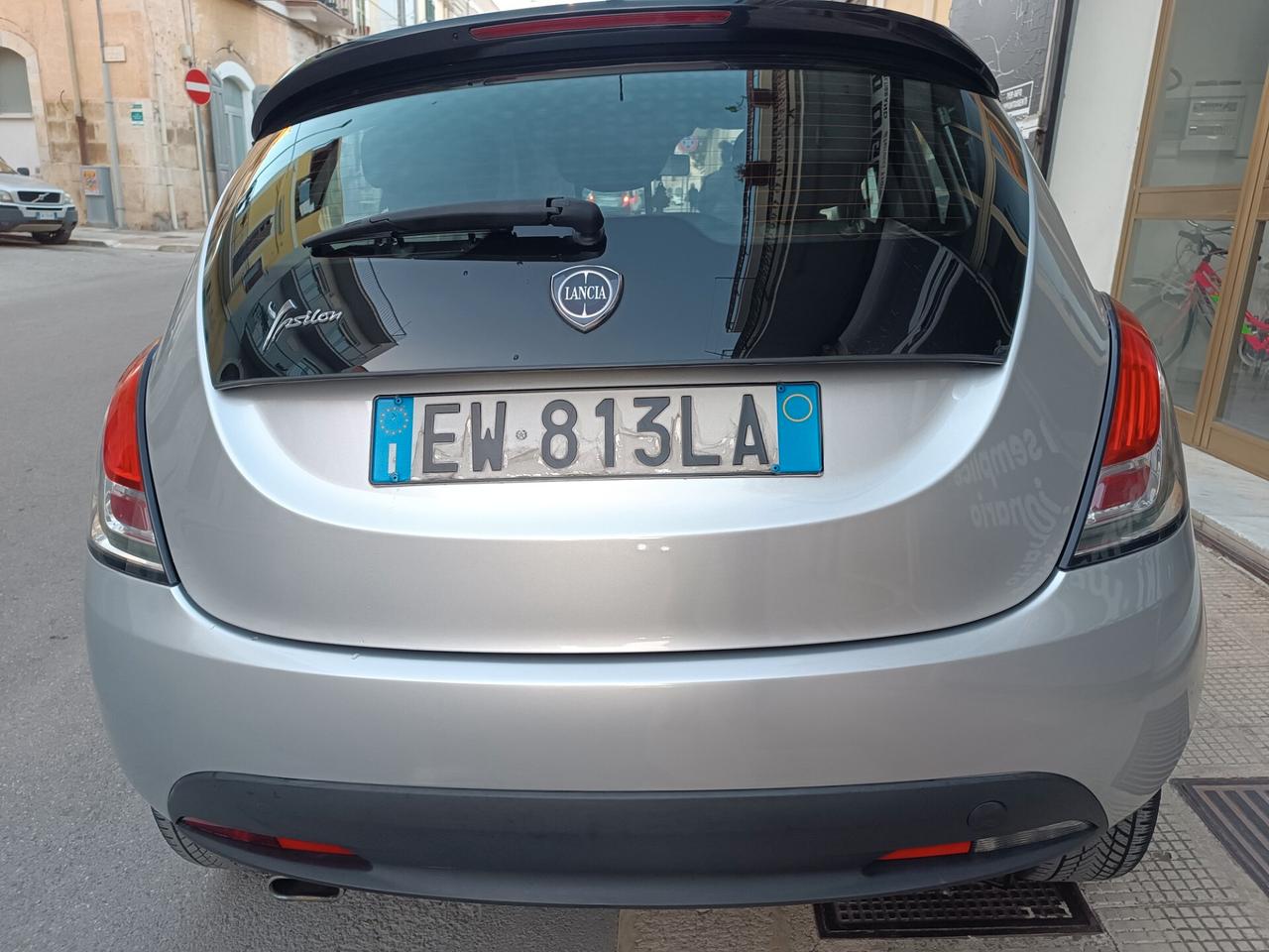 Lancia Ypsilon 1.2 69 CV 5 porte GOLD BI COLOR