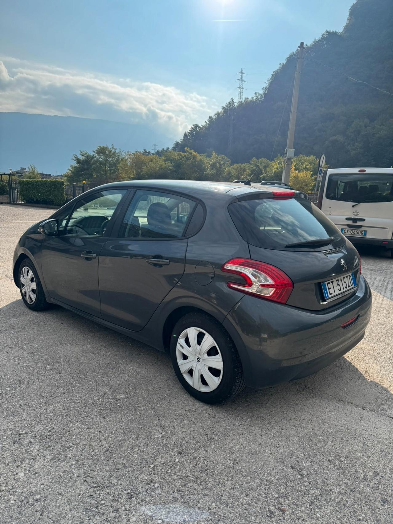 Peugeot 208 1.4 HDi 68 CV 5 porte NEOPATENTATI