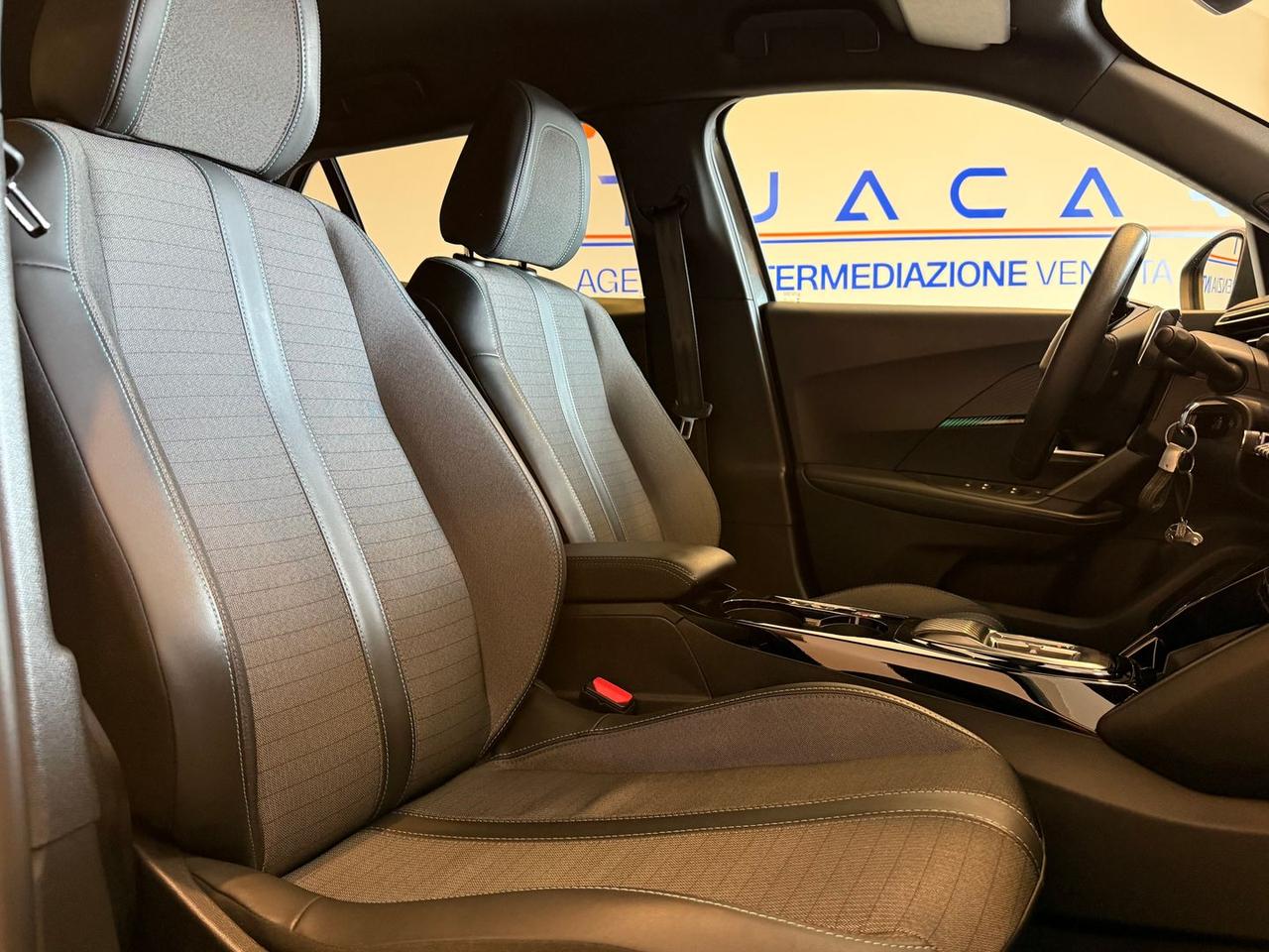 Peugeot 2008 Allure 1.2 PureTech 130 #8927