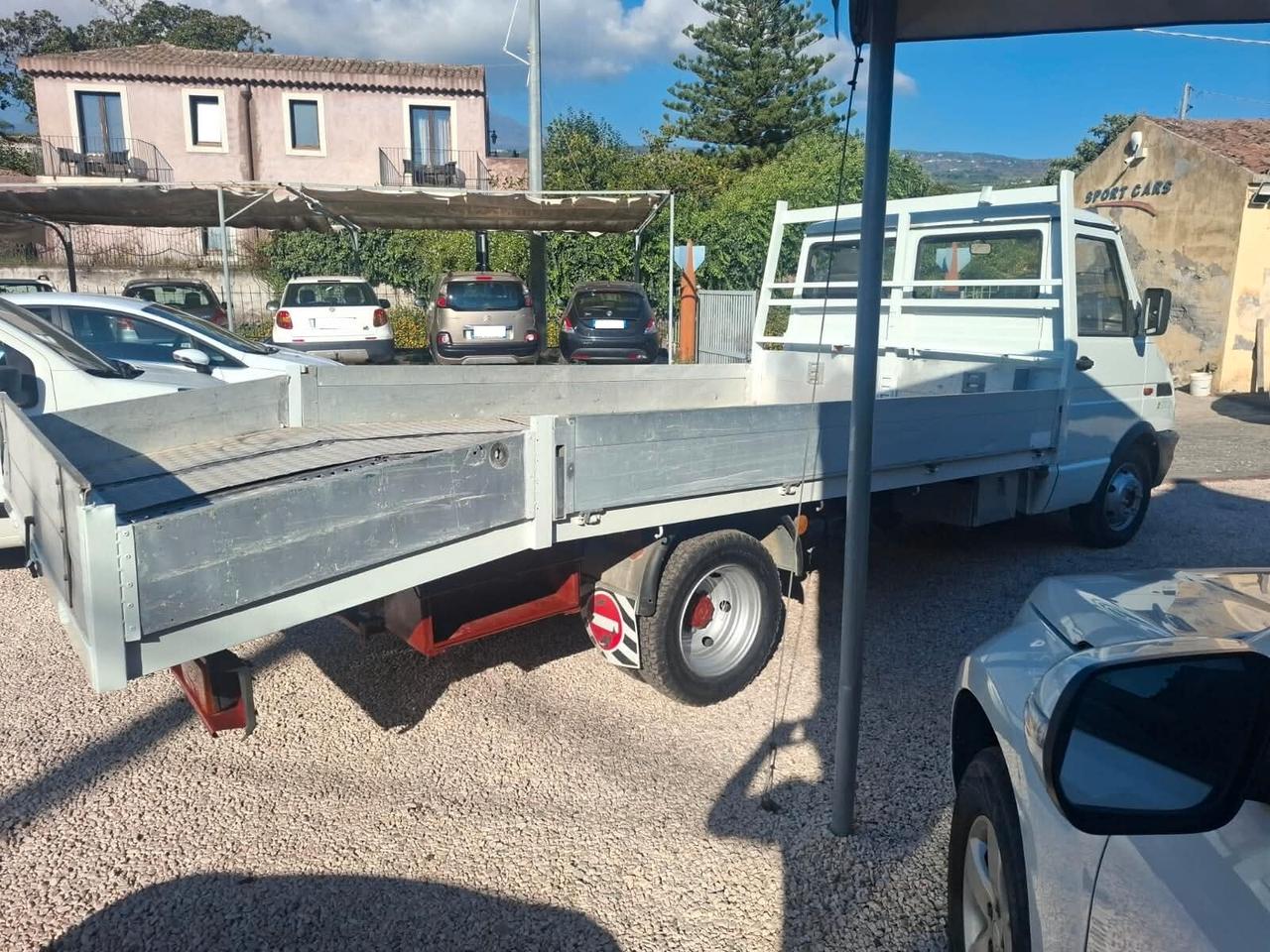 Iveco Daily 30.8 2.5 Diesel PL Cabinato