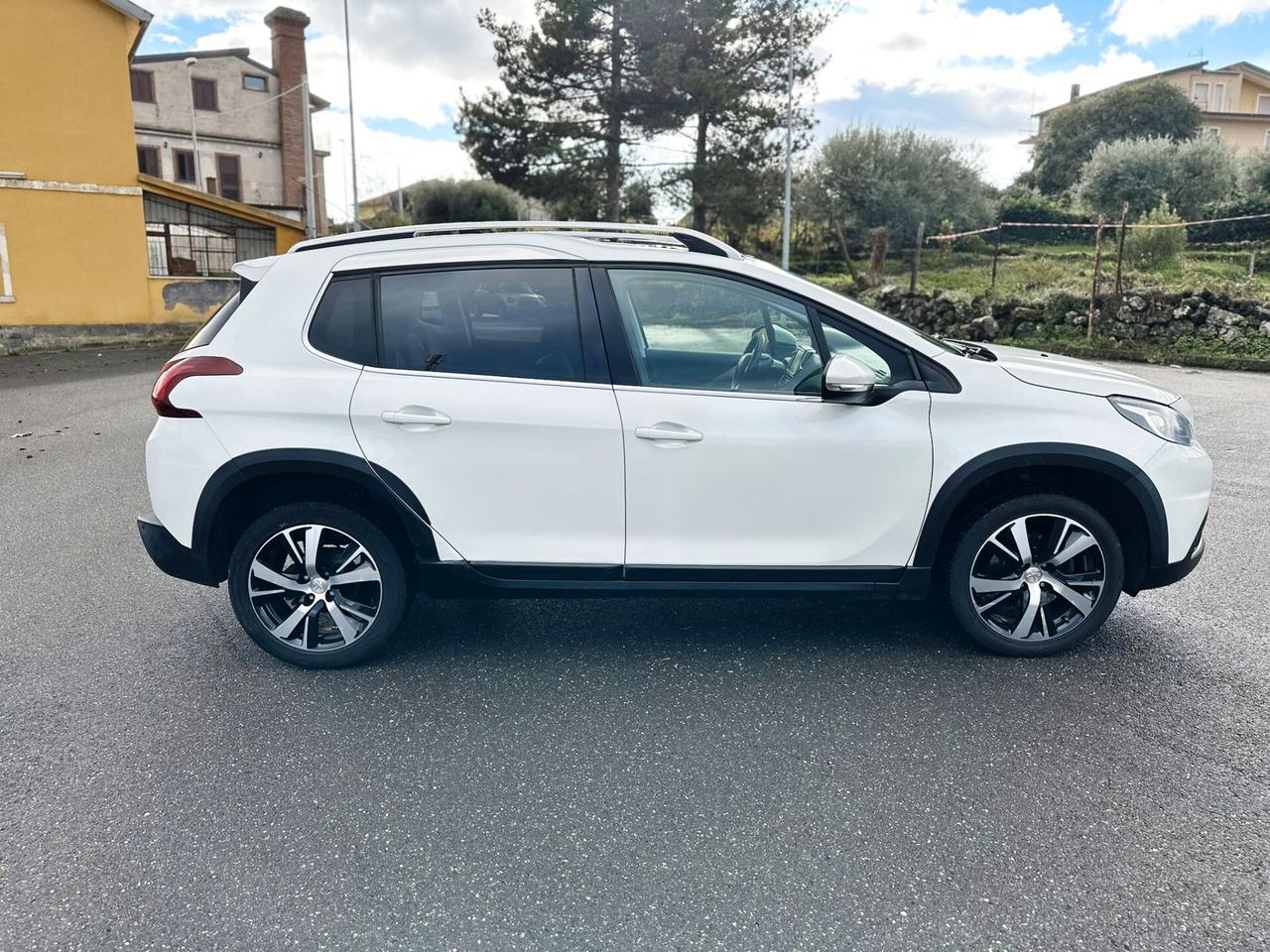 Peugeot 2008 BlueHDi 120 Allure