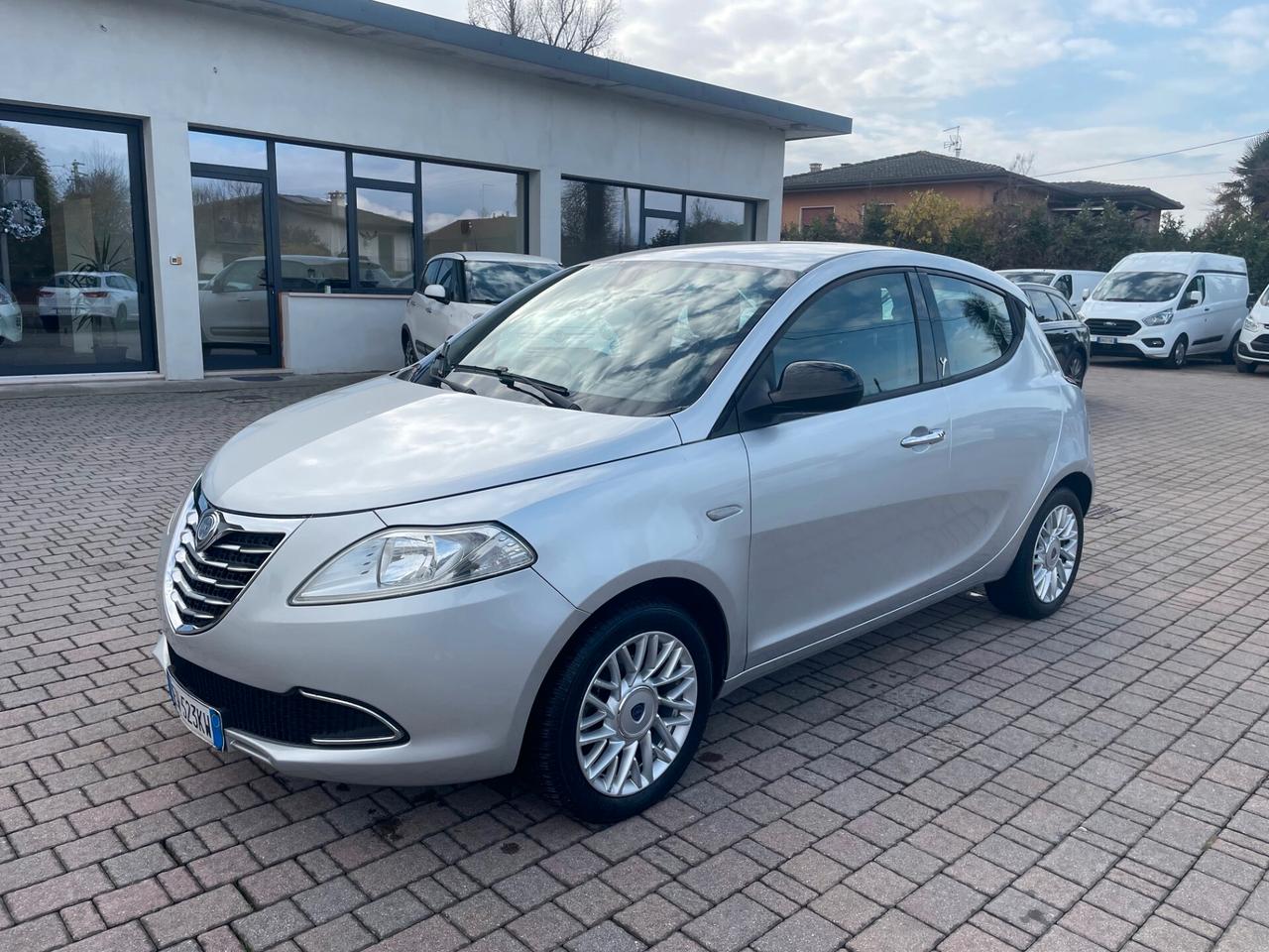 Lancia Ypsilon 1.2 69 CV 5 porte S&S Silver