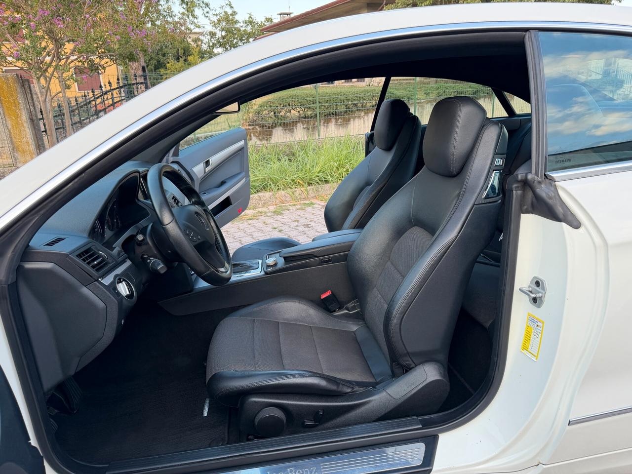 Mercedes E 220 CDI Coupé BlueEFFICIENCY