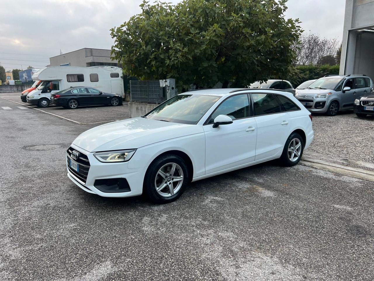 Audi A4 Avant 30 TDI/136 CV S tronic hybrid diesel