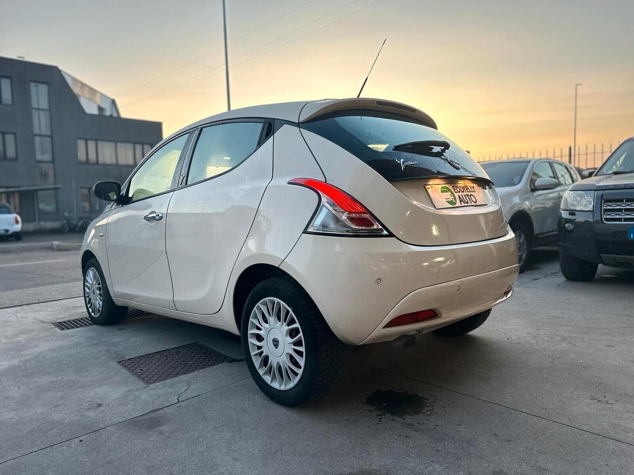 Lancia Ypsilon 1.2 69 CV 5 porte Silver