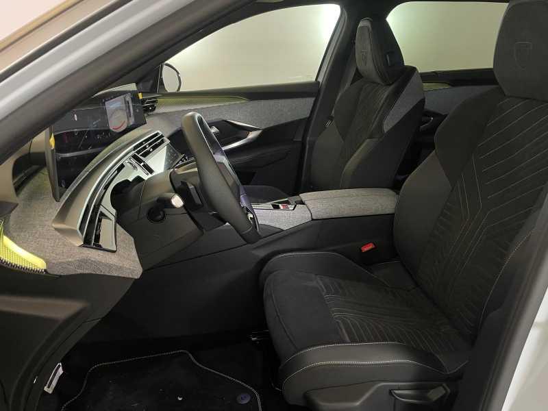 PEUGEOT Nuovo 5008 Hybrid 136 e-DCS6 GT