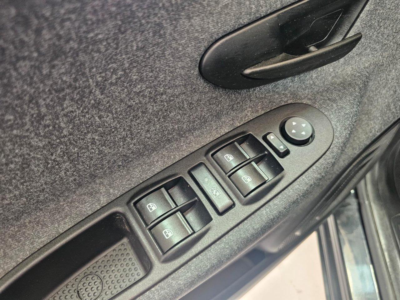 Lancia Ypsilon 1.0 firefly hybrid Silver s&s 70cv 5p.ti