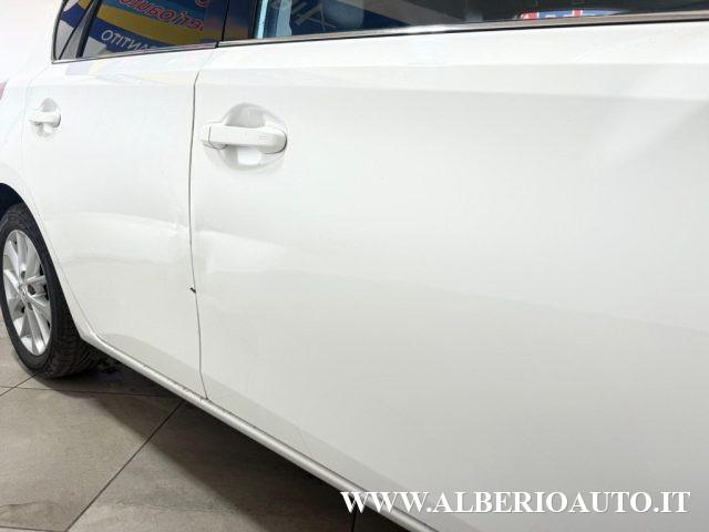 TOYOTA Auris 1.4 D-4D Lounge + TETTO