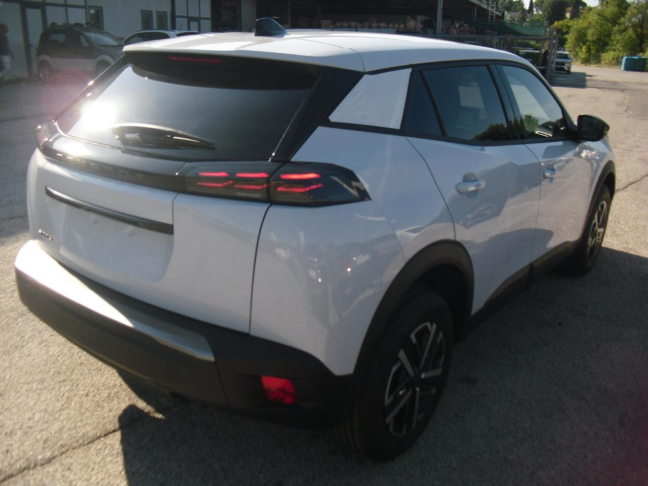 Peugeot 2008 1.2 puretech 100cv Active Pack NUOVA A KM.0!!