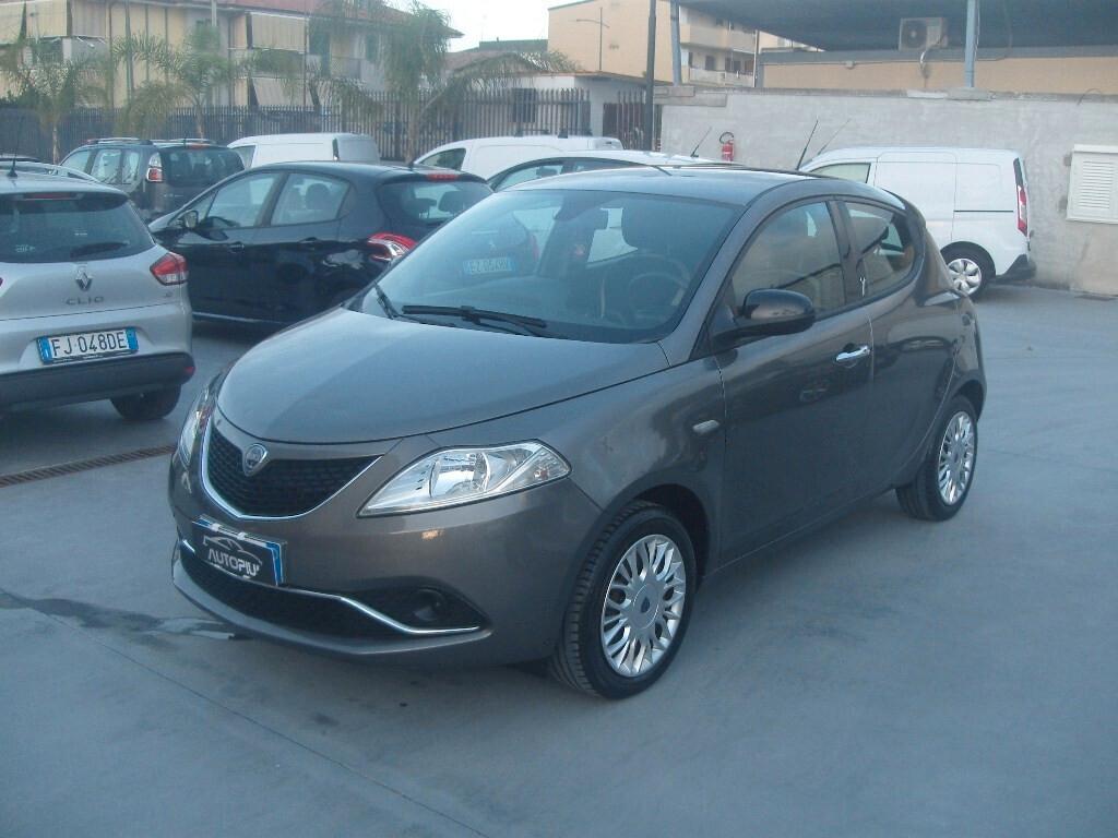 Lancia Ypsilon 1.2 69 CV Gold - 2016