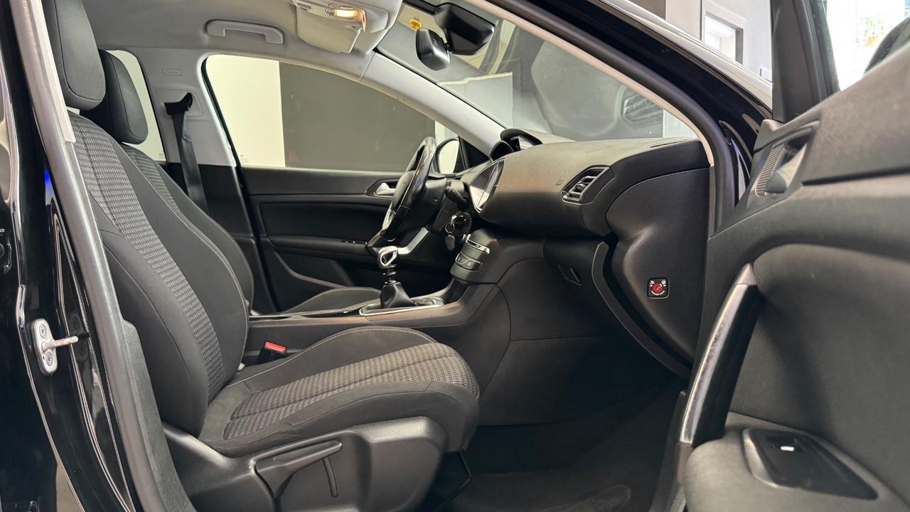Peugeot 308 BlueHDi 120 S&S Allure-2018
