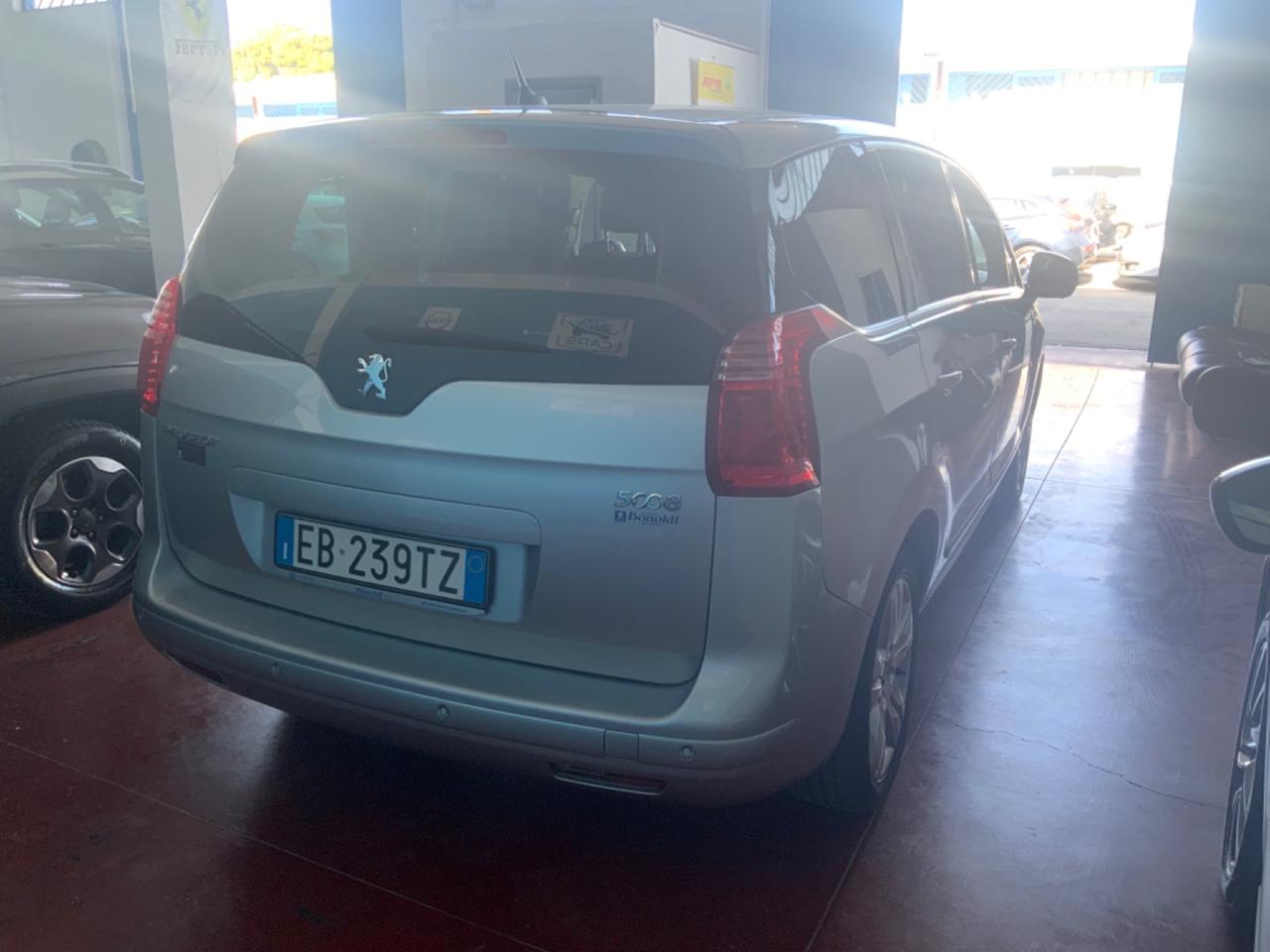 Peugeot 5008 2.0 HDi 150CV Féline