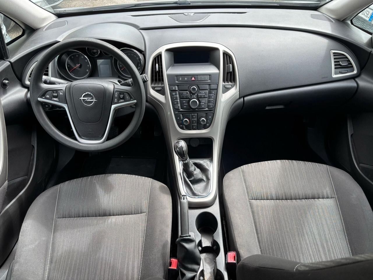 Opel Astra 1.4 100CV Sports Tourer Cosmo ok Neopatentati
