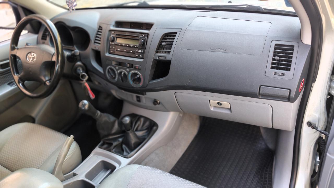 Toyota Hilux 2.5 D-4D 4WD 2p. Extra Cab SR