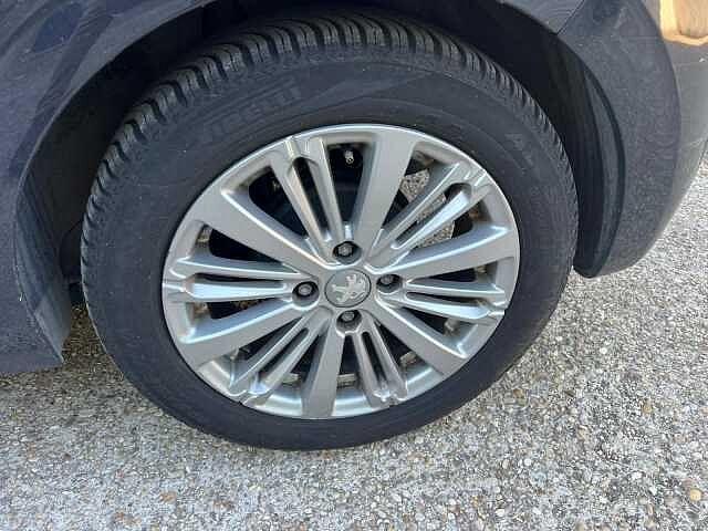 Peugeot 208 Allure Blue HDI 75
