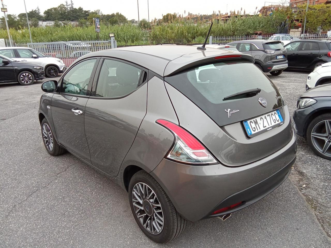 Lancia Ypsilon 1.0 FireFly 5 porte S&S Hybryd Gold