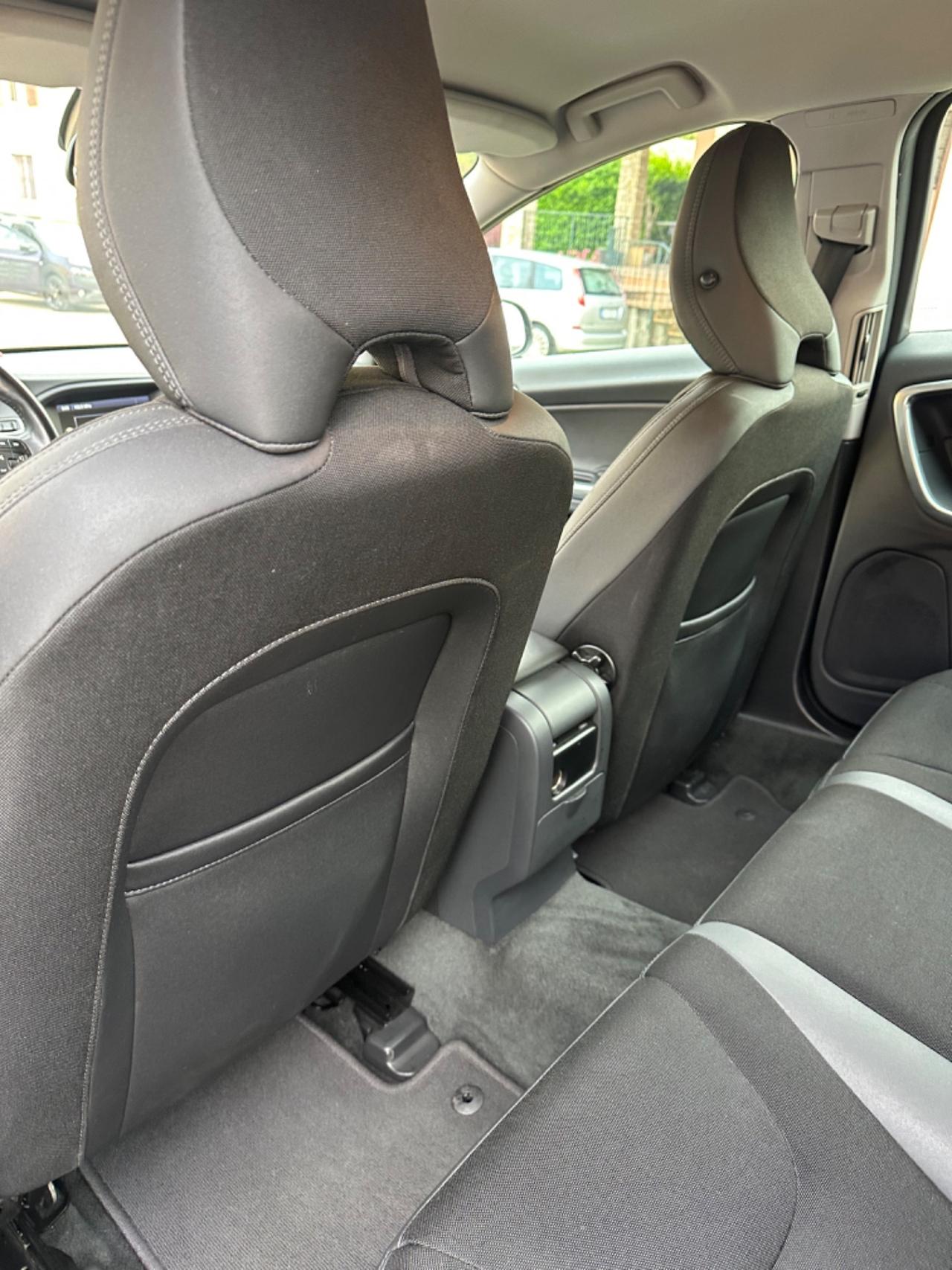 Volvo V60 D2 1.6 MOMENTUM KMCERT GARANZ UNICOPR