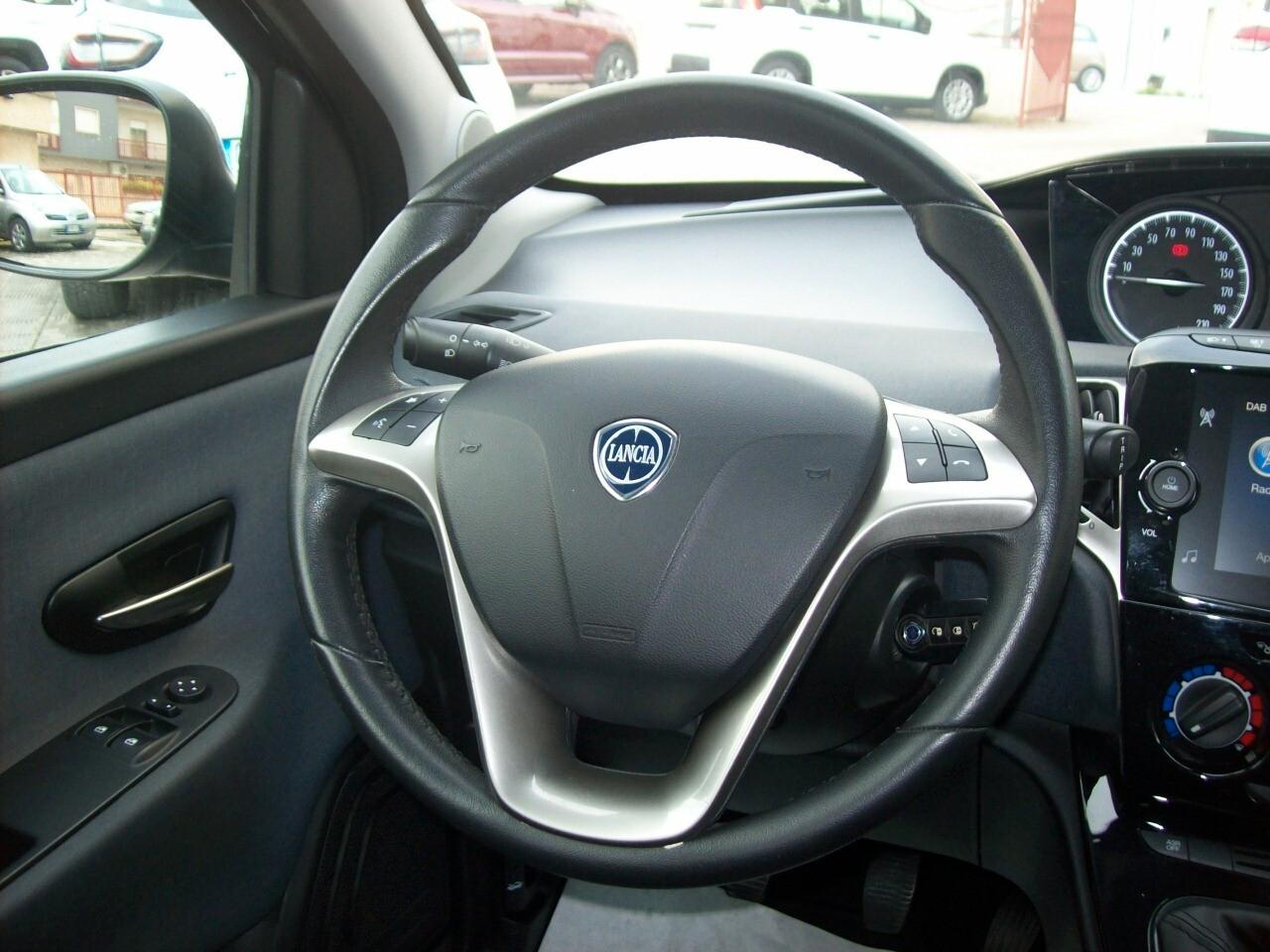 Lancia Ypsilon 1.0 FireFly 5 porte S&S Hybrid Ecochic Gold