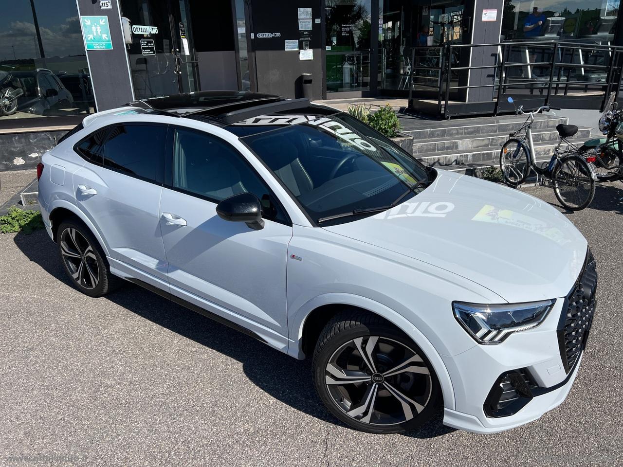 AUDI Q3 SPB 40 TDI quattro S tr. Ident. Black