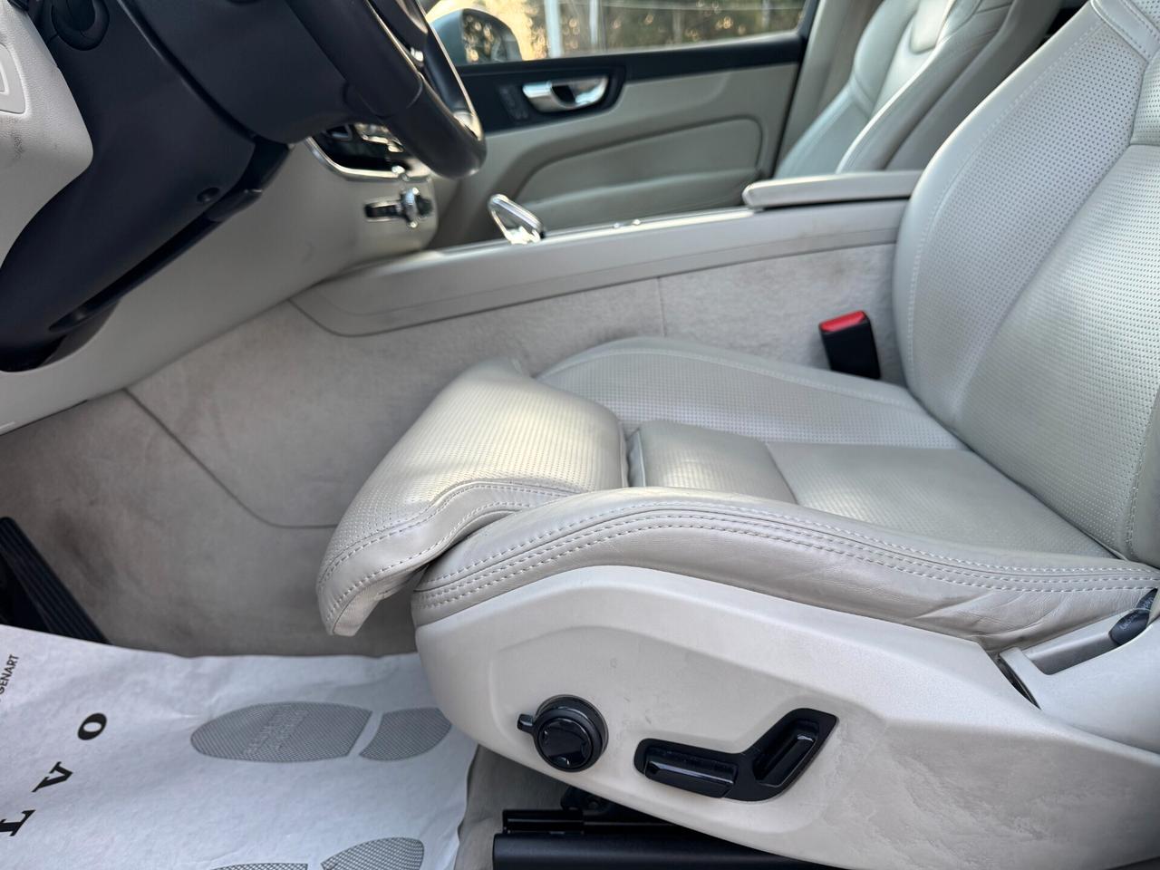 Volvo XC 60 XC60 B5 (d) AWD Geartronic Inscription