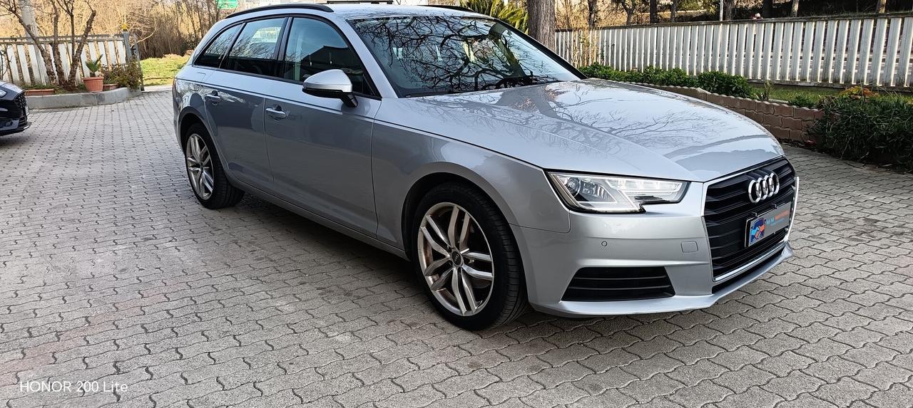 Audi A4 Avant 30 2.0 tdi Business 122cv s-tronic