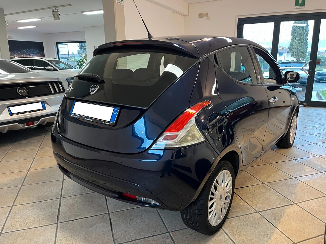 Lancia Ypsilon 1.2 69 CV 5 porte Silver 5 POSTI