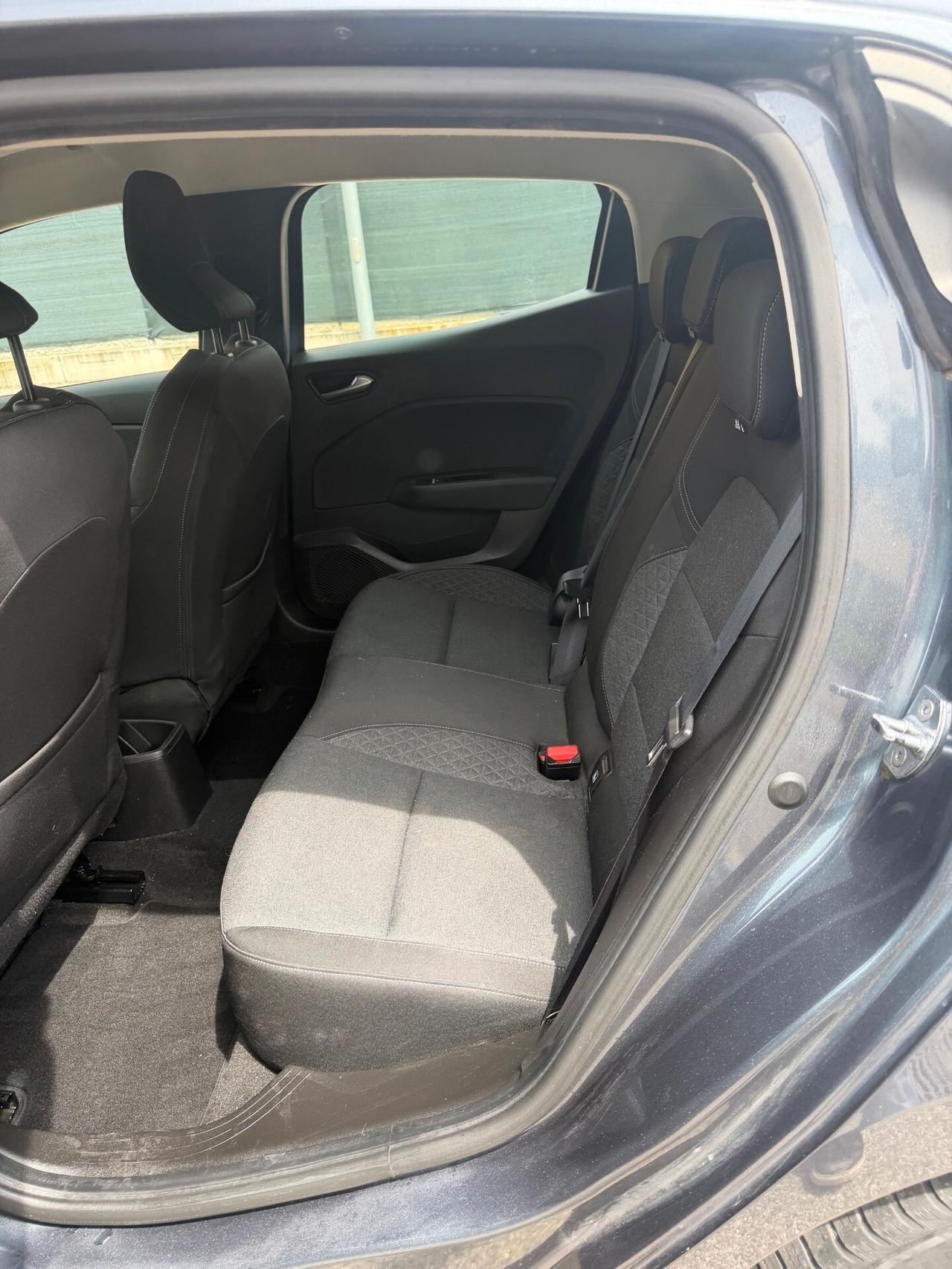 Renault Clio 1.5 dci - NAV. - NEOPATENTATI - 12 MESI DI GARANZIA -