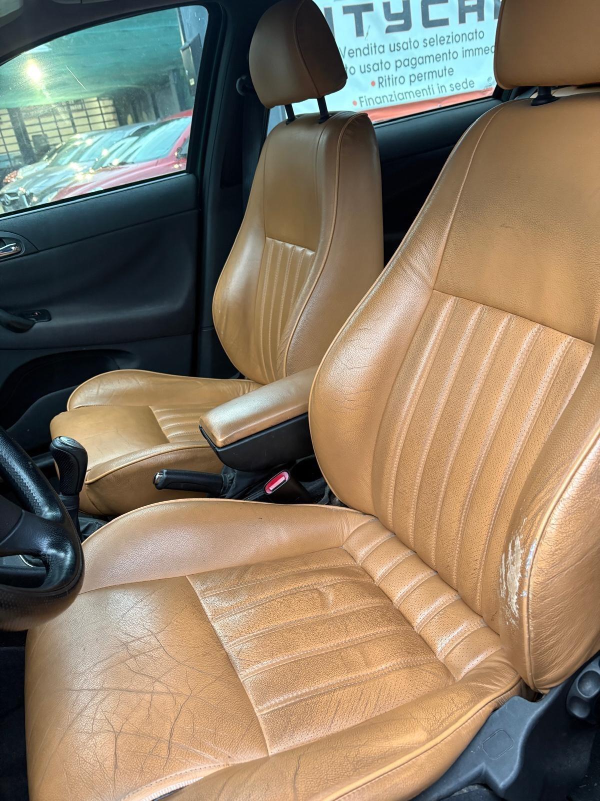 Alfa Romeo 147 1.6i 16V Twin Spark 5p. Distinctive