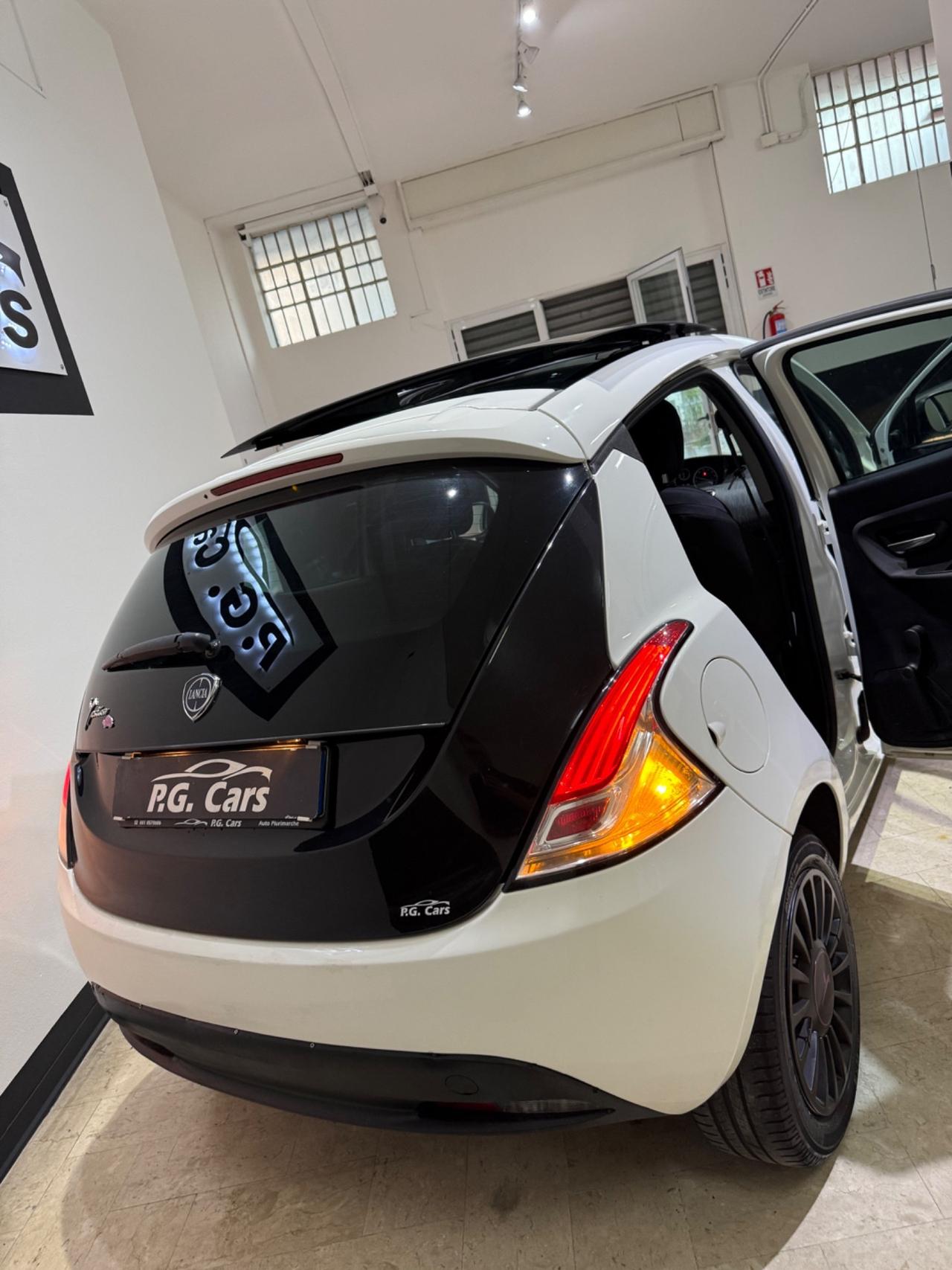 Lancia Ypsilon 1.2 69 CV 5 porte Elefantino rosa london paris