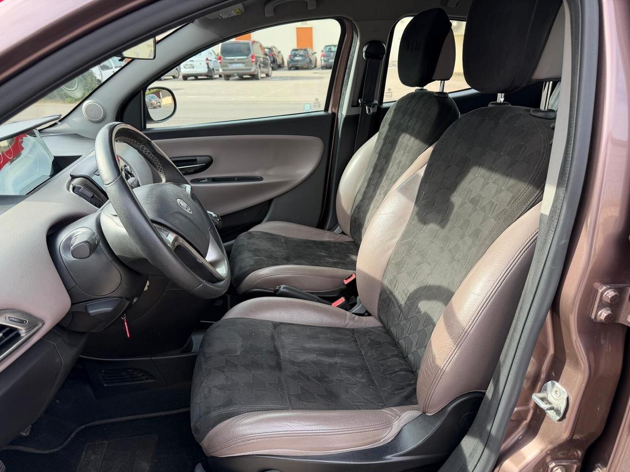 Lancia Ypsilon 1.2 BENZ - 69 CV - 5 porte