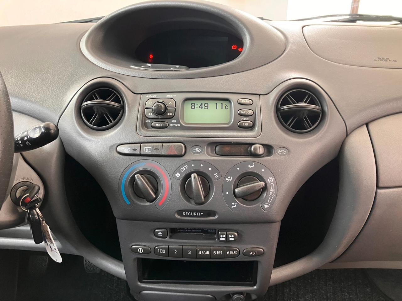 Toyota Yaris 1.3i 16V NEOPATENTATI