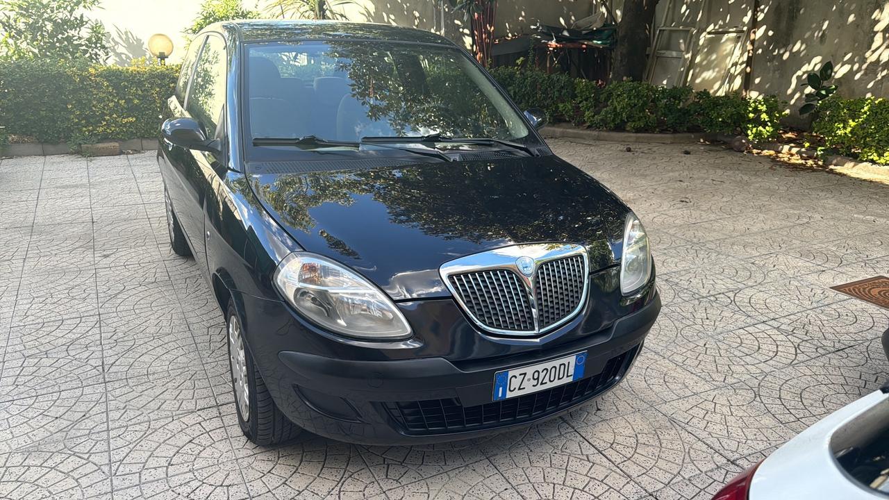 Lancia Ypsilon 1.3 MJT 75 CV Argento