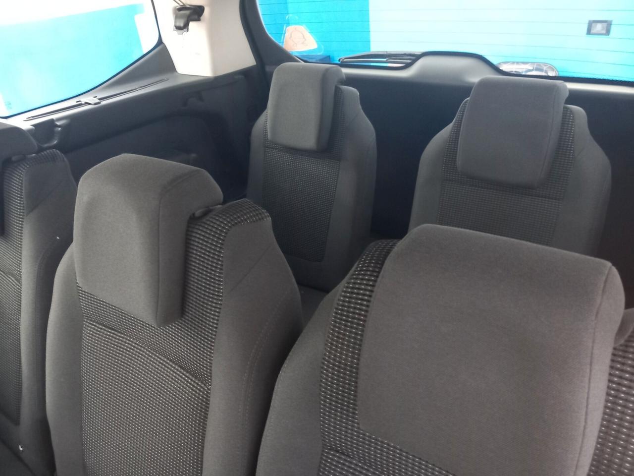 Peugeot 5008 1.6 diesel automatica 7 posti 152 mila km anno 2013