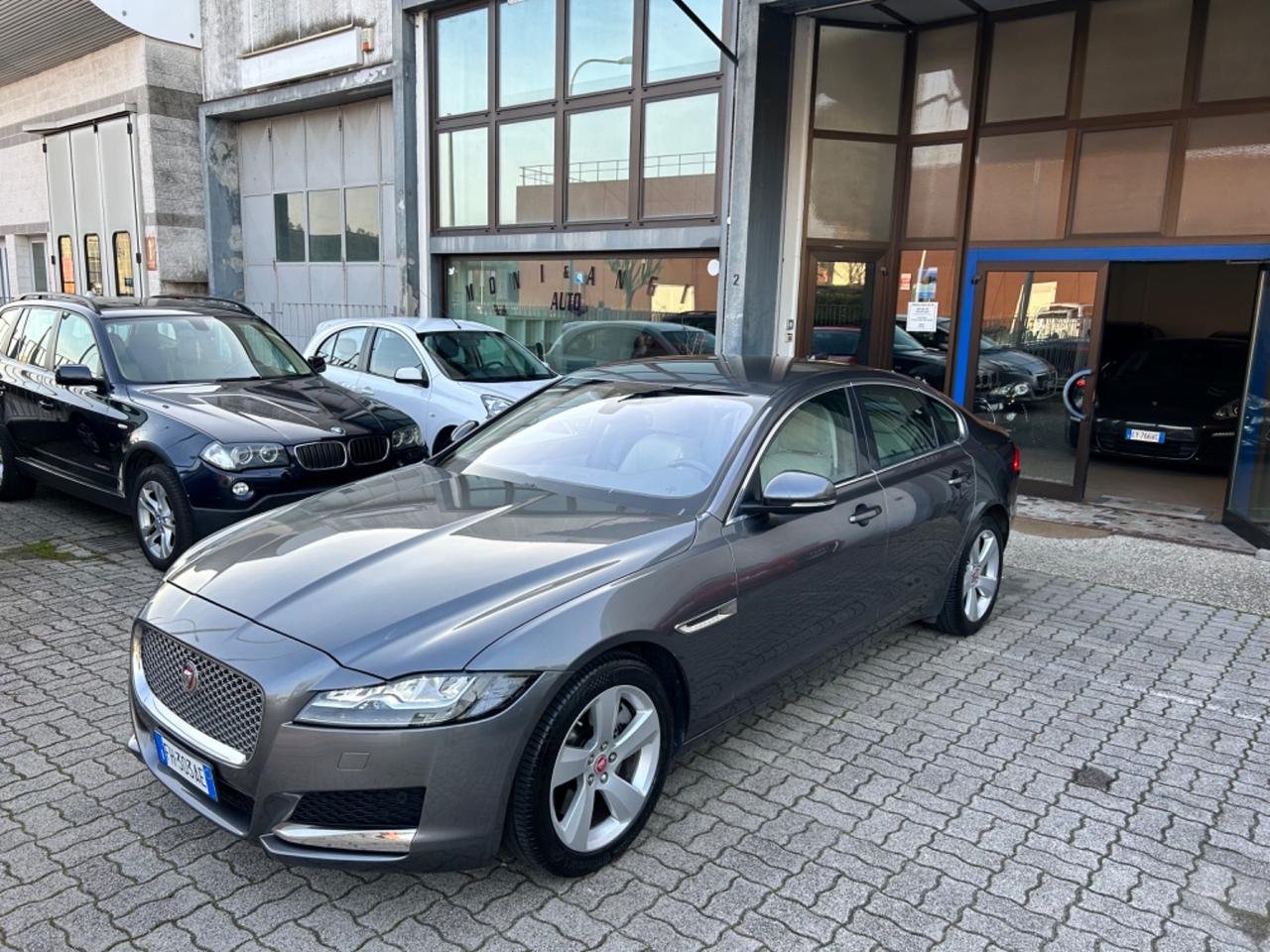 Jaguar XF 2.0 D 180CV 4X4 automatica Pure Business