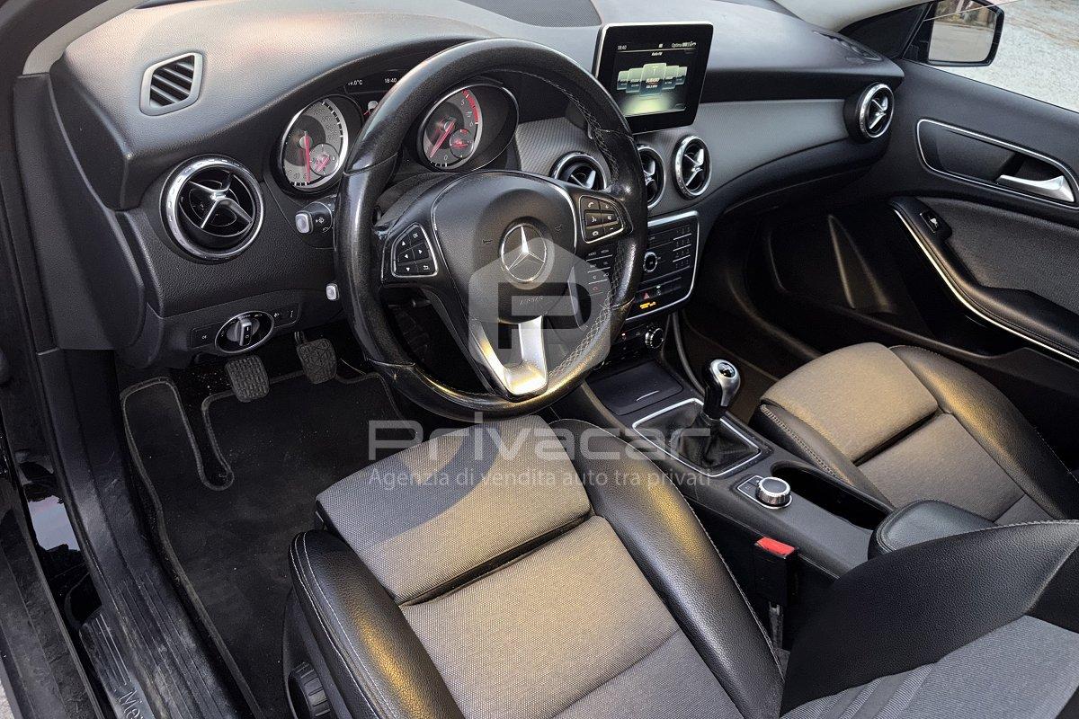 MERCEDES GLA 180 d Business