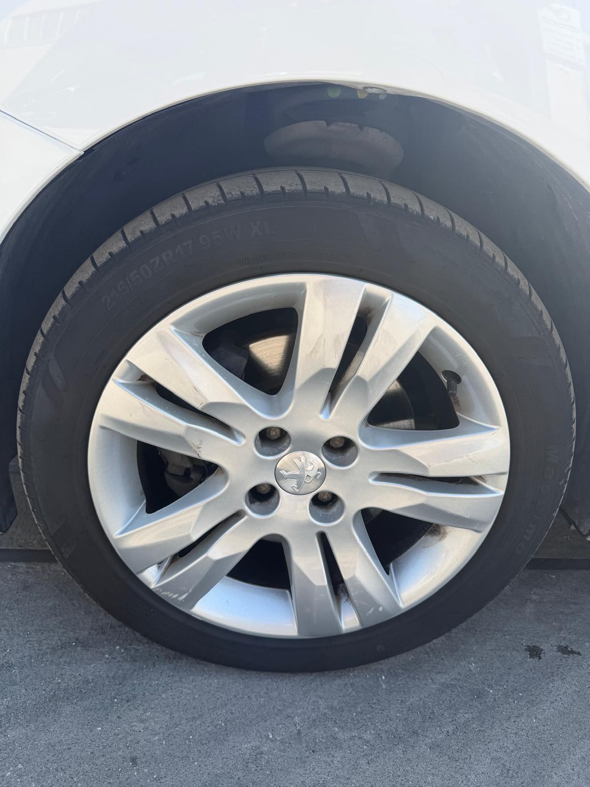 Peugeot 5008 BlueHDi 120 EAT6 S&S Allure