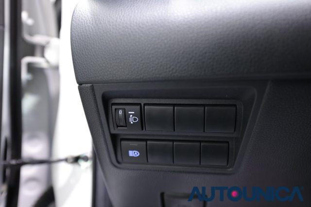 TOYOTA Yaris 1.5 HYBRID 5 PORTE LOUNGE FARI LED TETTO PANORAMA