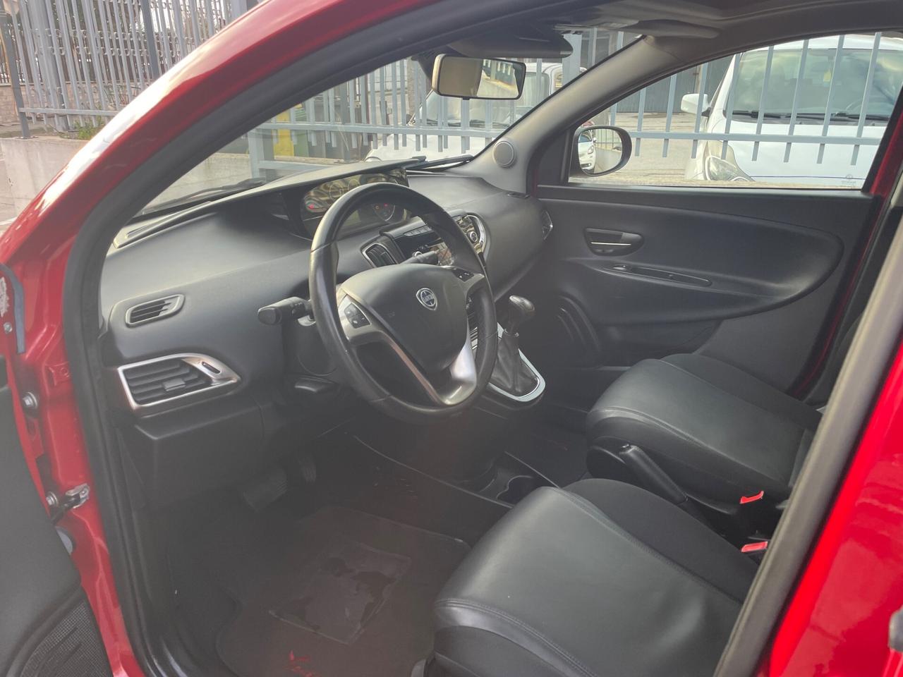 Lancia Ypsilon 0.9 TwinAir 85 CV 5 porte S&S DFN Platinum