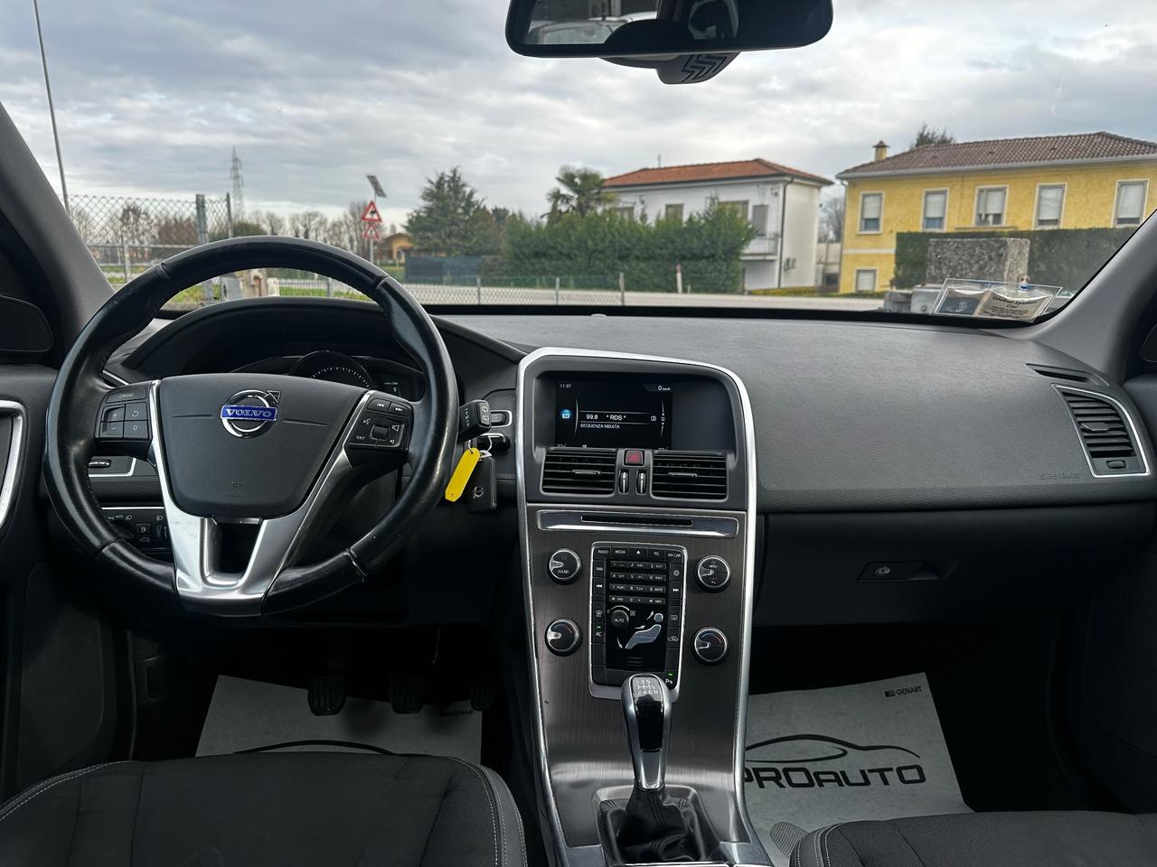 Volvo XC 60 XC60 D4 R-design Momentum EURO6